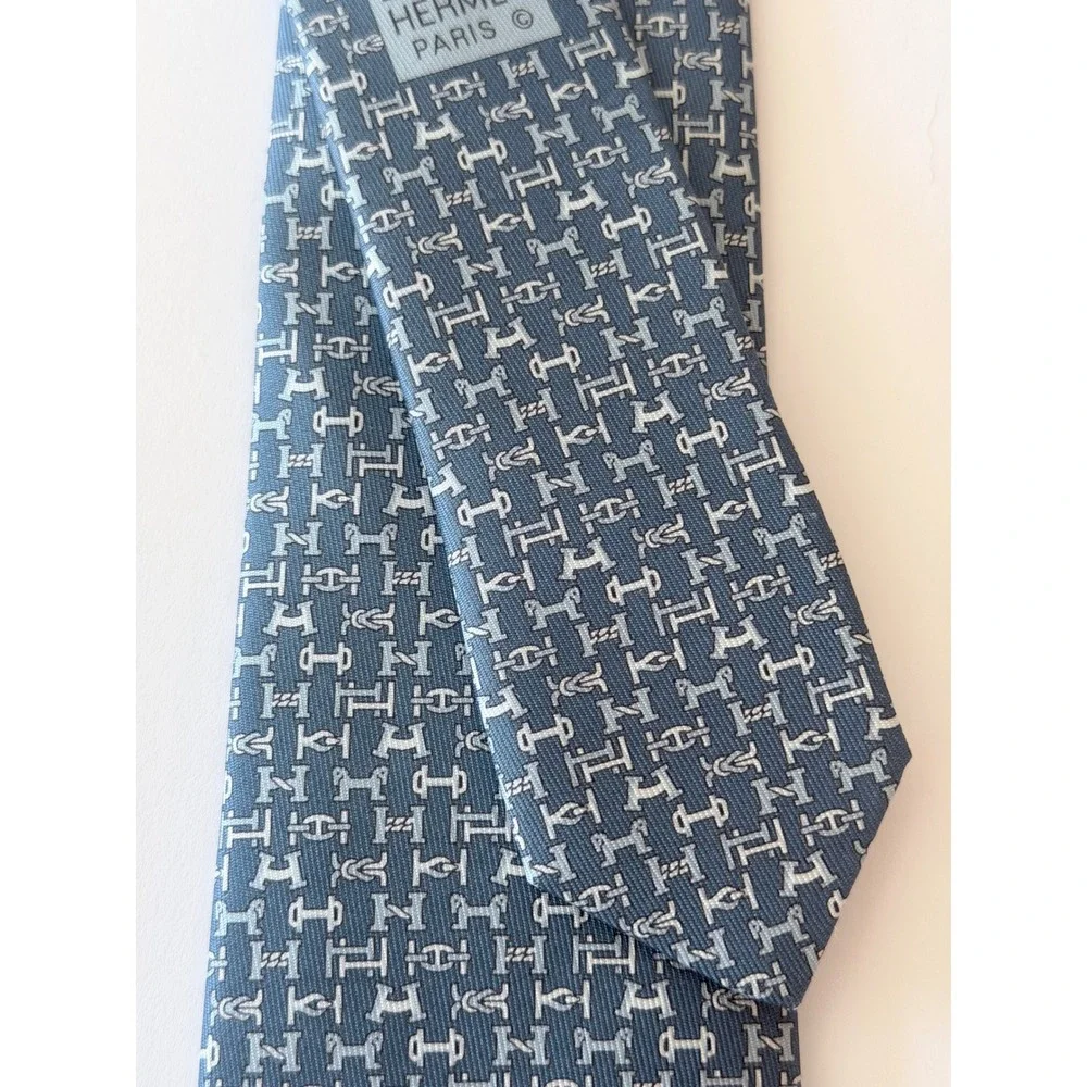 Hermes Mens Silk Twill Tie Boucles en Vrac Blue 006375T 12 NIB